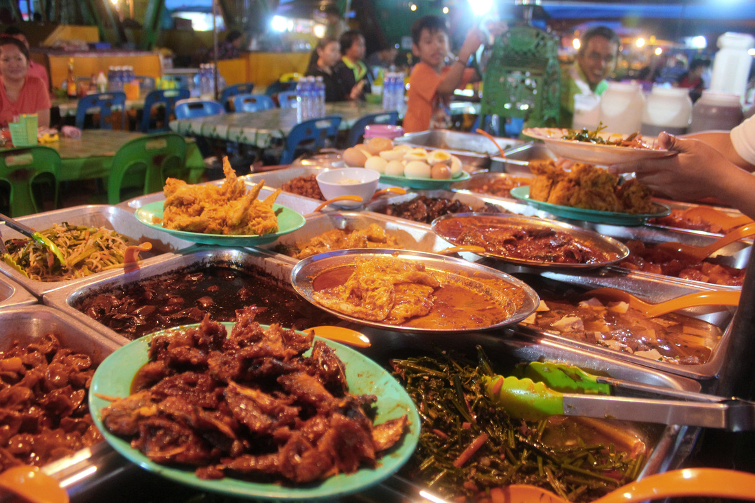 Night market in Kota Kinabalu, food, people and taste